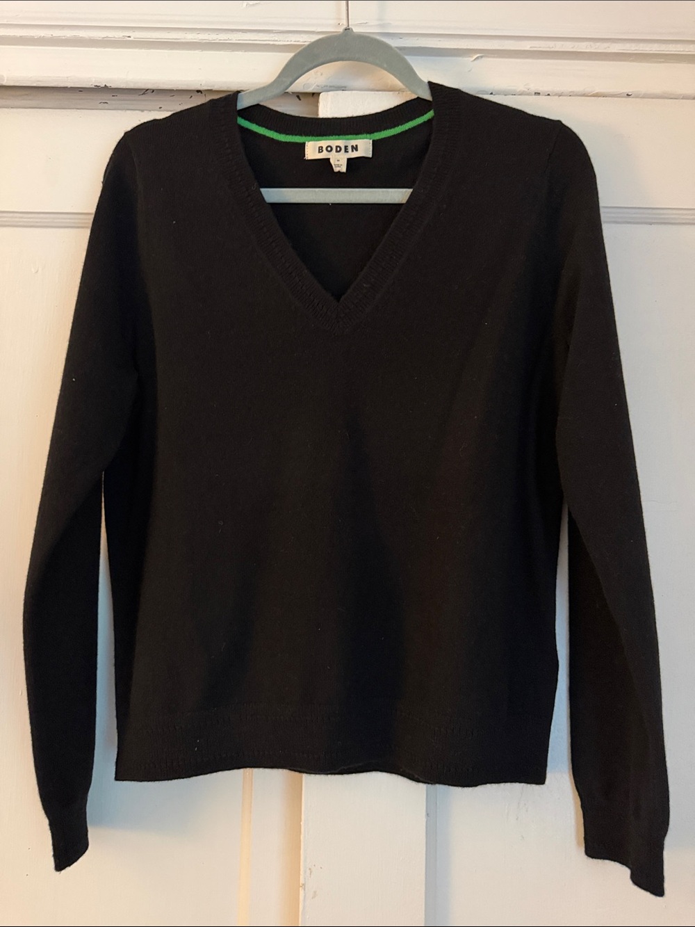 Boden Women's Black V-Neck Knit Sweater Medium 100% cashmere